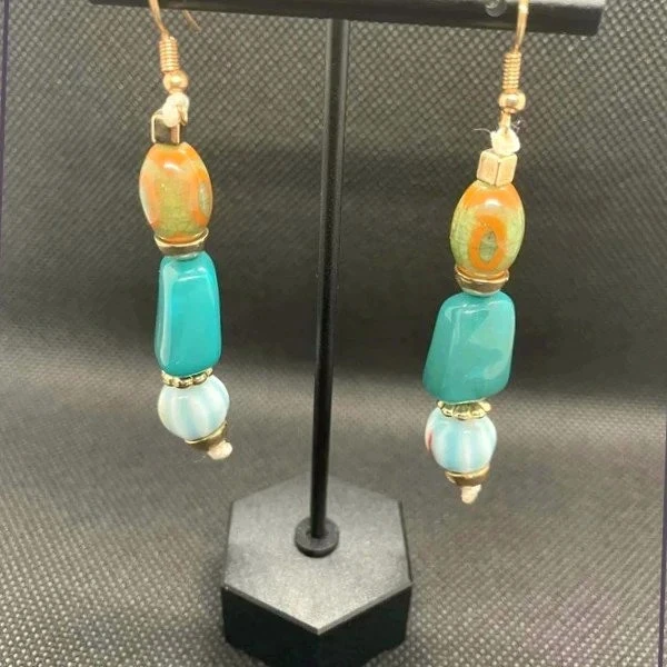 Boucles d’oreilles plaque or neuves jamais portees glow